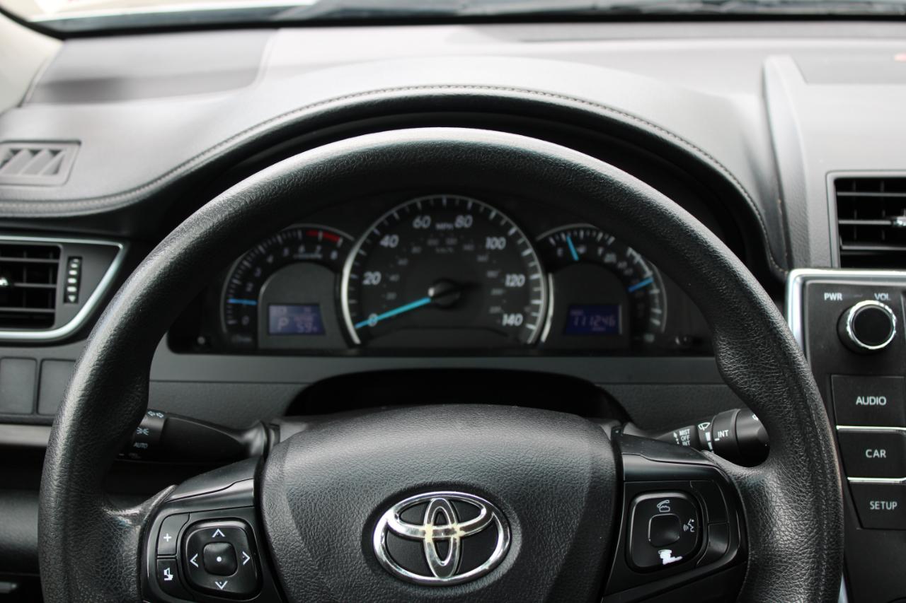 Toyota Camry 4dr Sdn LE Auto (Natl) 2015