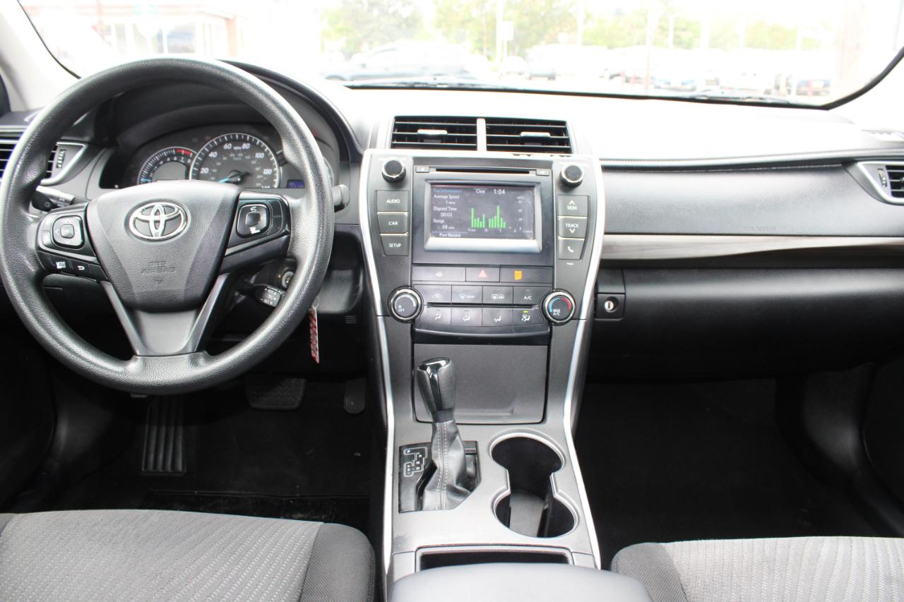 Toyota Camry 4dr Sdn LE Auto (Natl) 2015