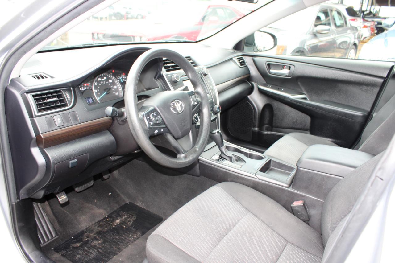 Toyota Camry 4dr Sdn LE Auto (Natl) 2015