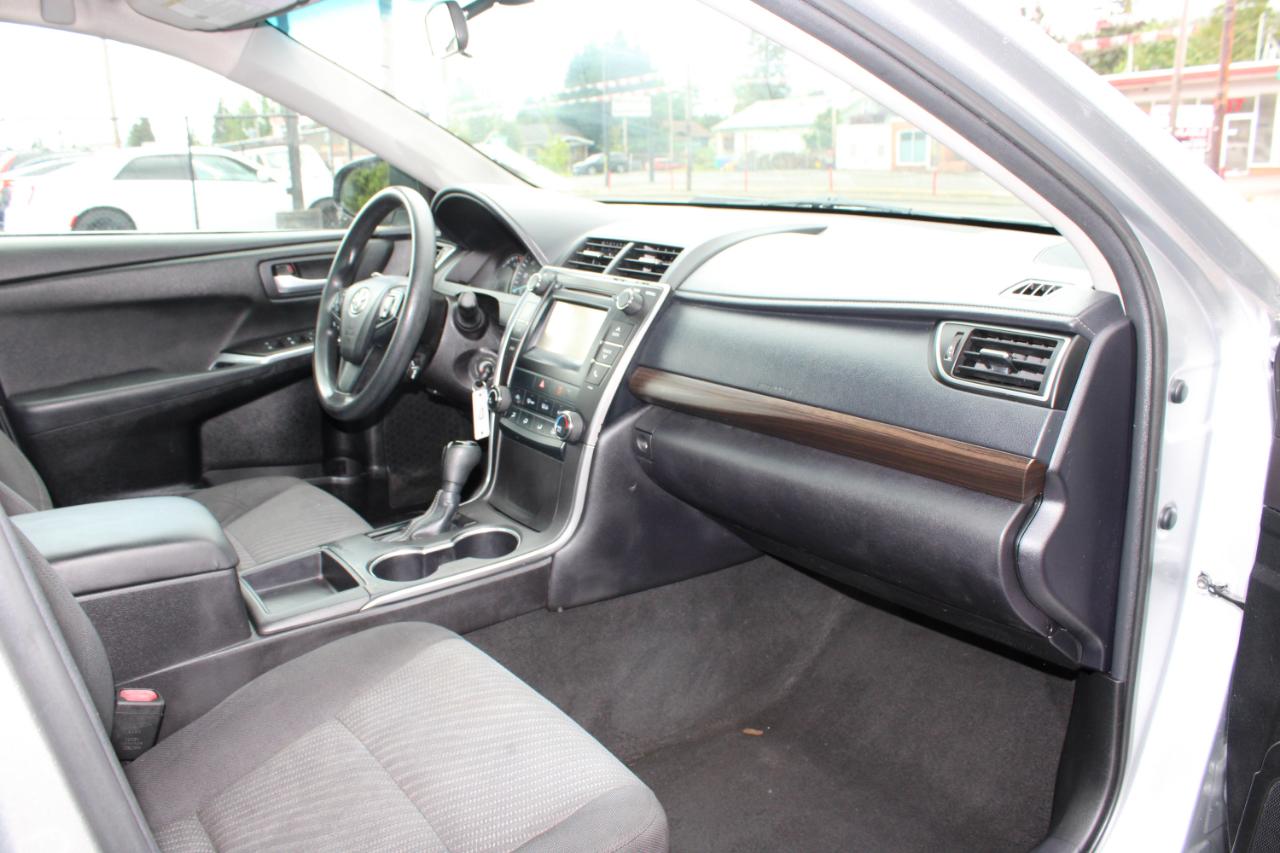 Toyota Camry 4dr Sdn LE Auto (Natl) 2015
