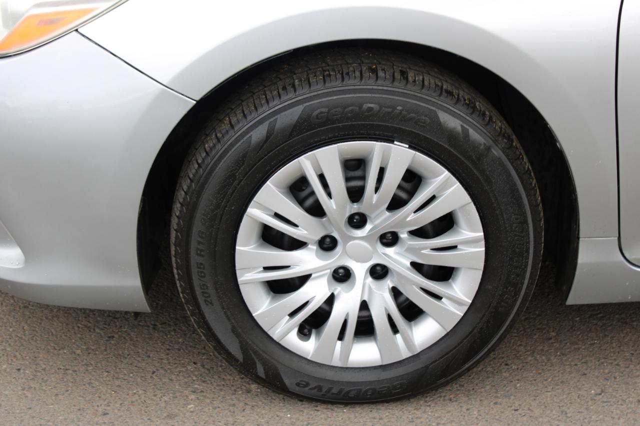 Toyota Camry 4dr Sdn LE Auto (Natl) 2015