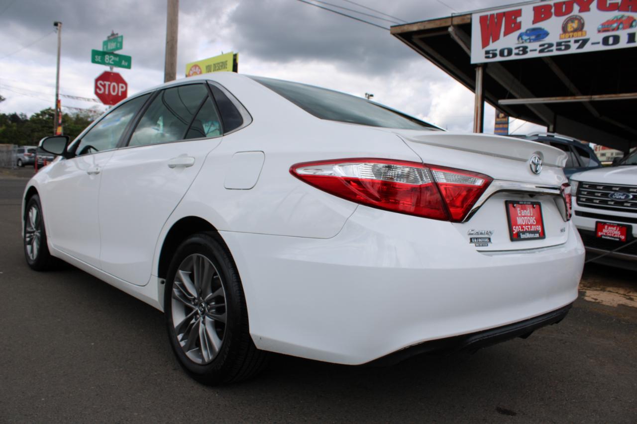 Toyota Camry 4dr Sdn I4 Auto SE (Natl) 2015