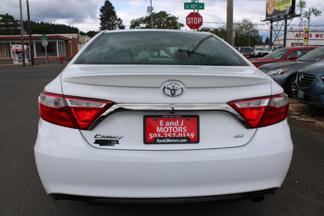 Toyota Camry 4dr Sdn I4 Auto SE (Natl) 2015