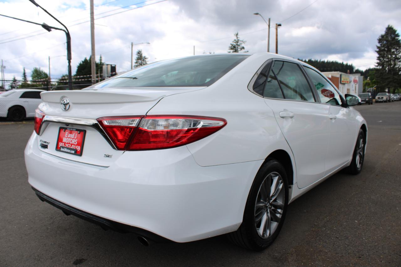 Toyota Camry 4dr Sdn I4 Auto SE (Natl) 2015