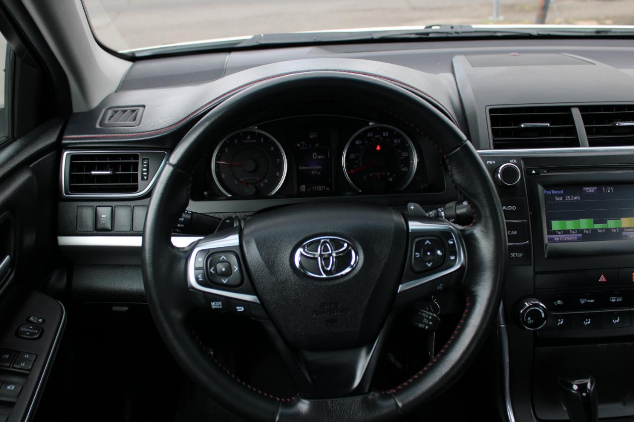 Toyota Camry 4dr Sdn I4 Auto SE (Natl) 2015