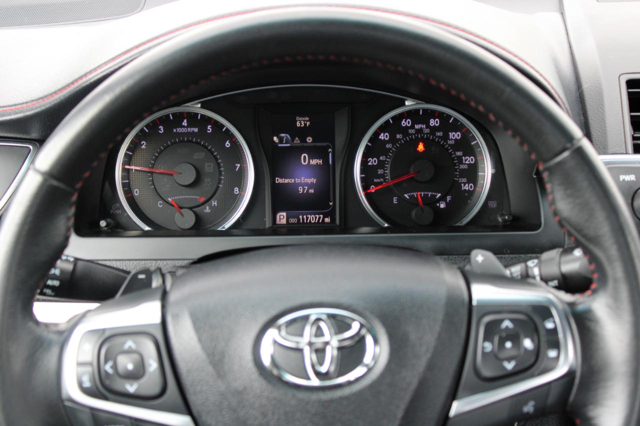 Toyota Camry 4dr Sdn I4 Auto SE (Natl) 2015
