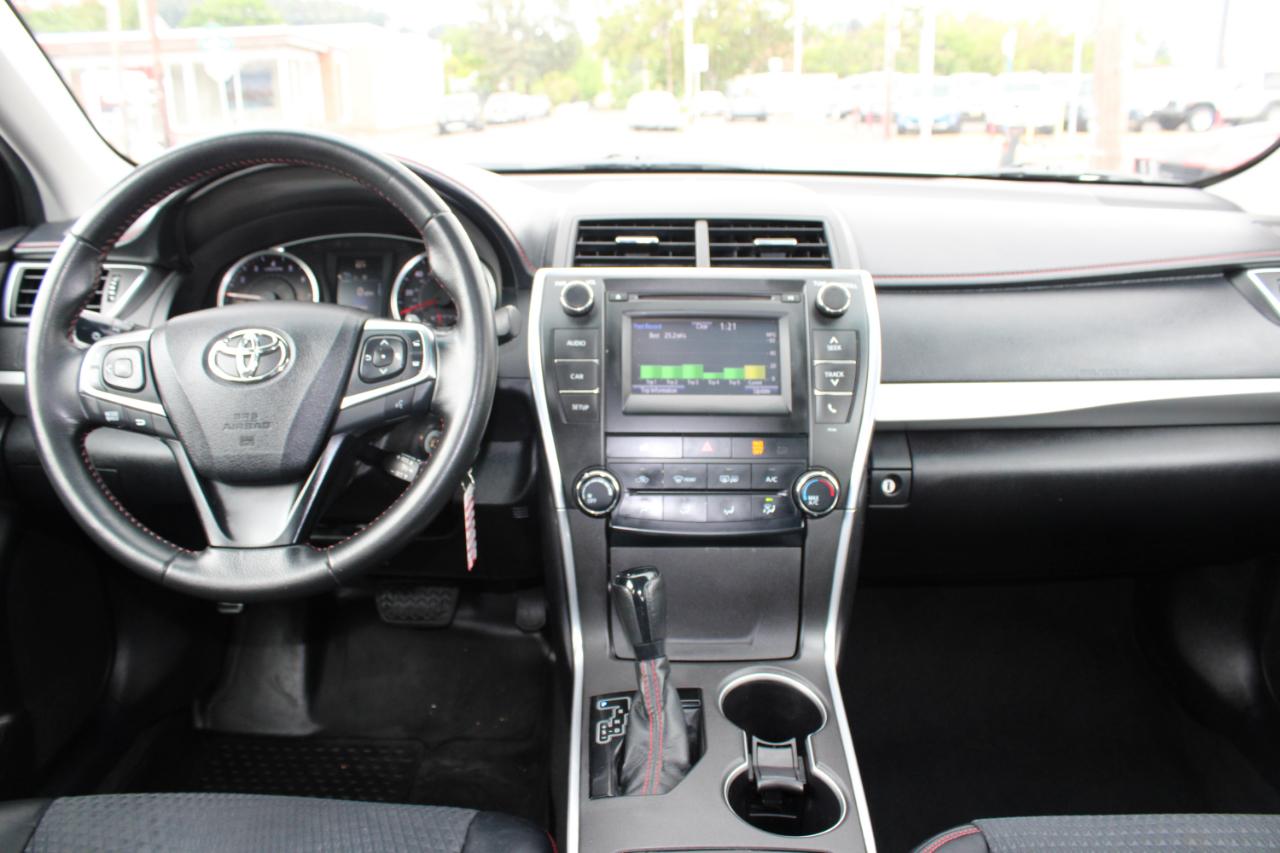 Toyota Camry 4dr Sdn I4 Auto SE (Natl) 2015