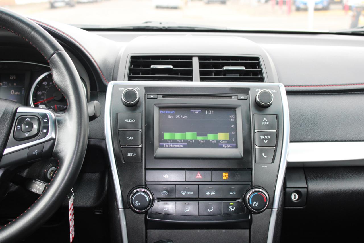 Toyota Camry 4dr Sdn I4 Auto SE (Natl) 2015