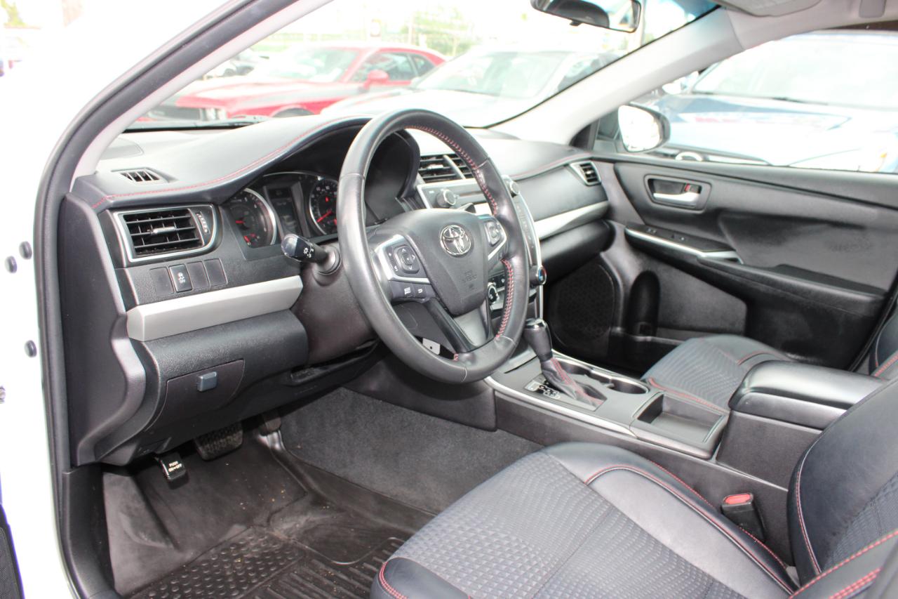 Toyota Camry 4dr Sdn I4 Auto SE (Natl) 2015