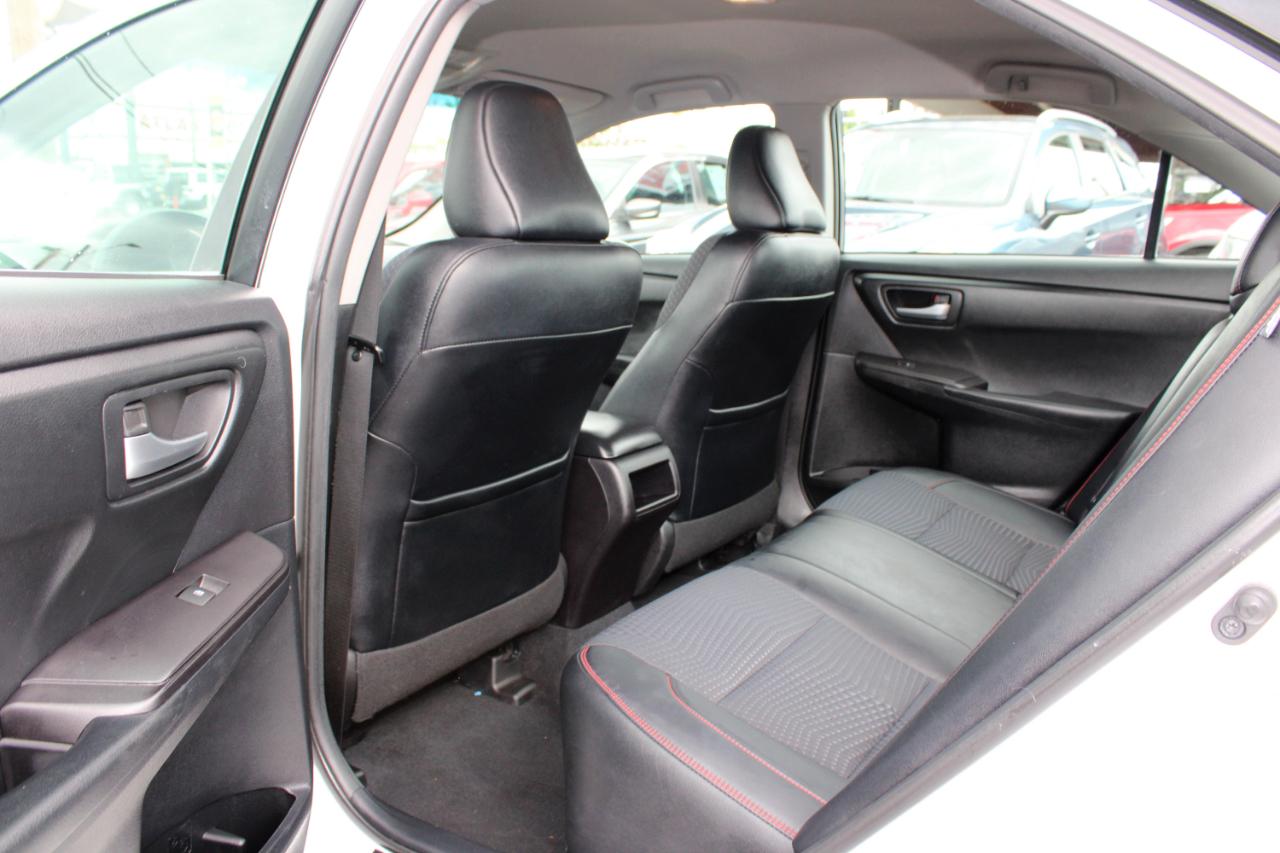 Toyota Camry 4dr Sdn I4 Auto SE (Natl) 2015