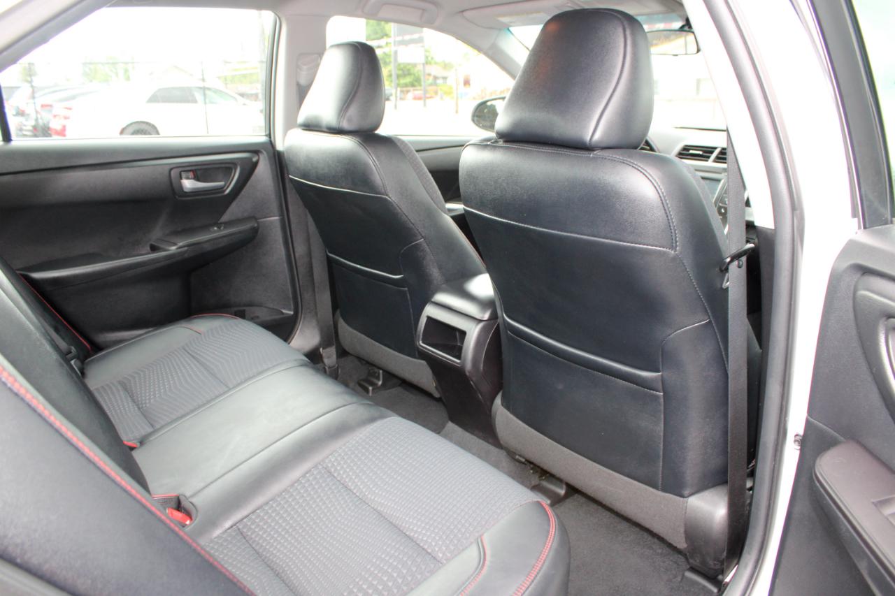 Toyota Camry 4dr Sdn I4 Auto SE (Natl) 2015