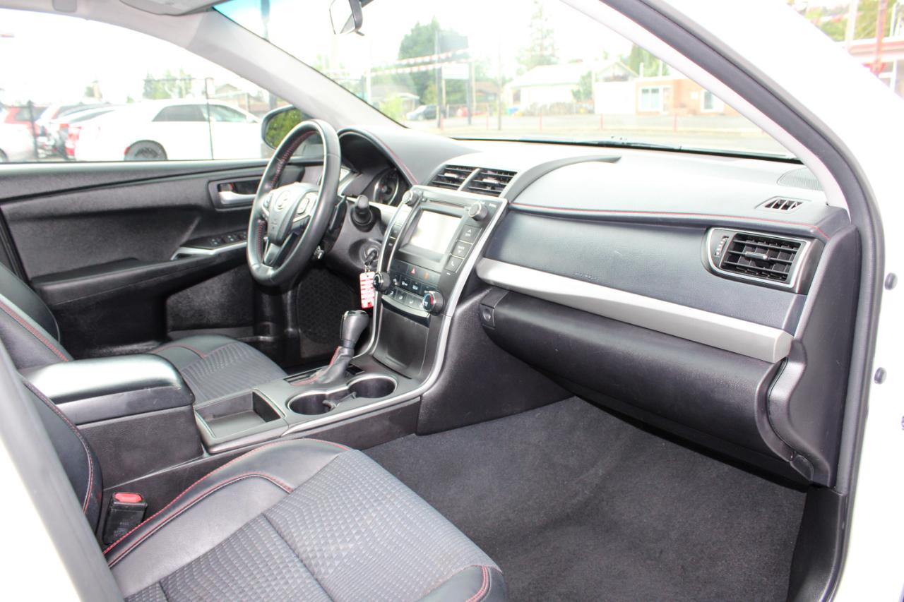 Toyota Camry 4dr Sdn I4 Auto SE (Natl) 2015