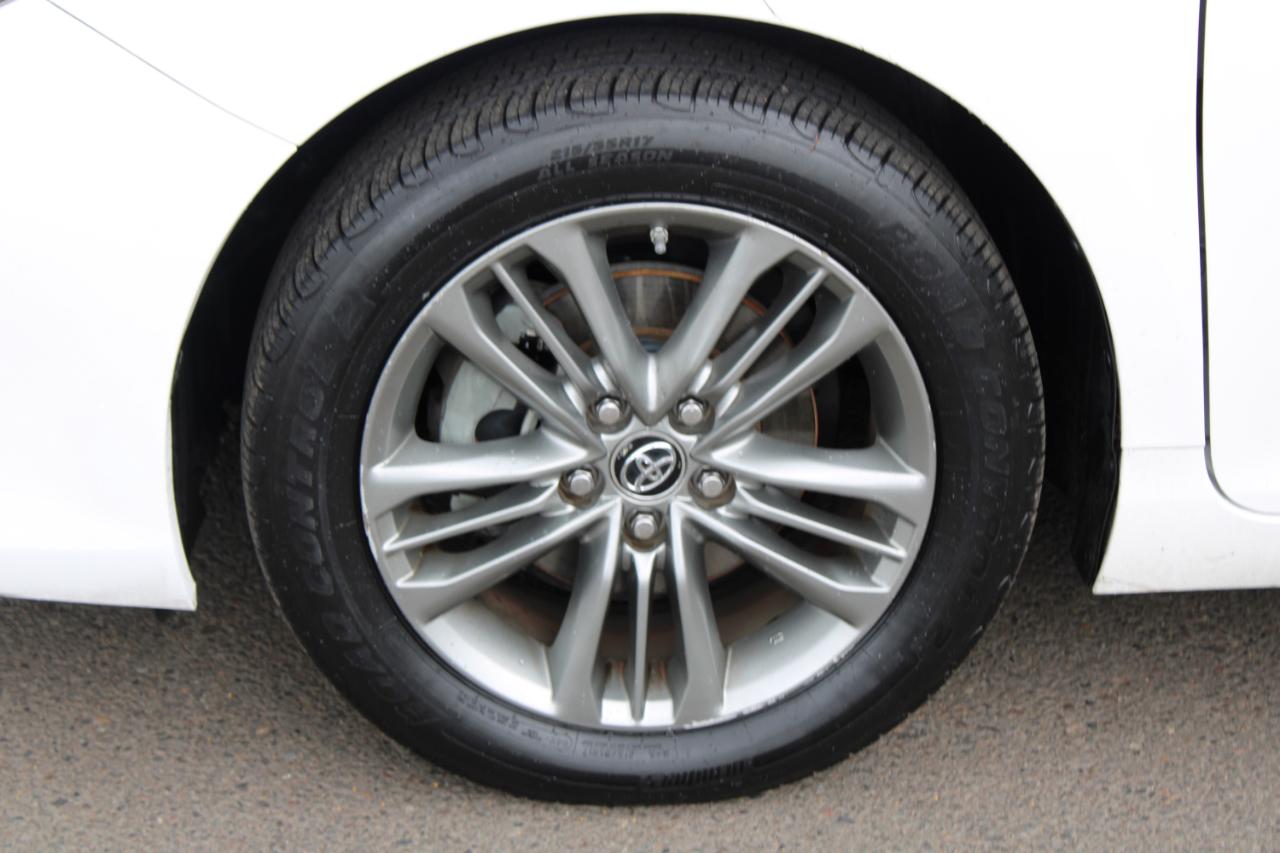 Toyota Camry 4dr Sdn I4 Auto SE (Natl) 2015