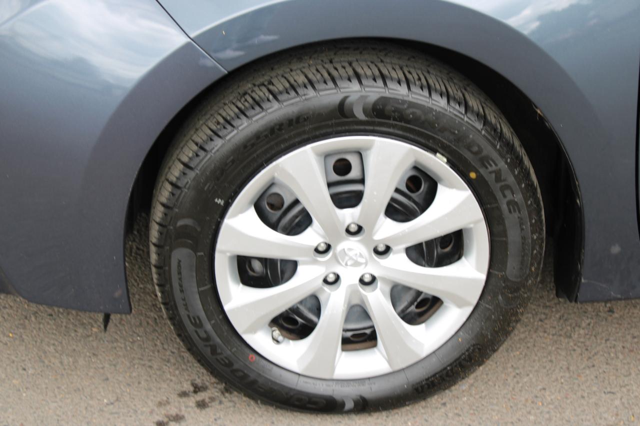 Toyota Corolla 4dr Sdn CVT LE Premium (Natl) 2015