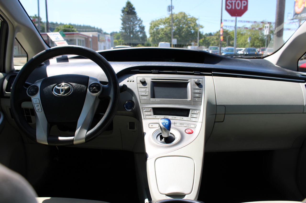 Toyota Prius 5dr HB Three (Natl) 2014