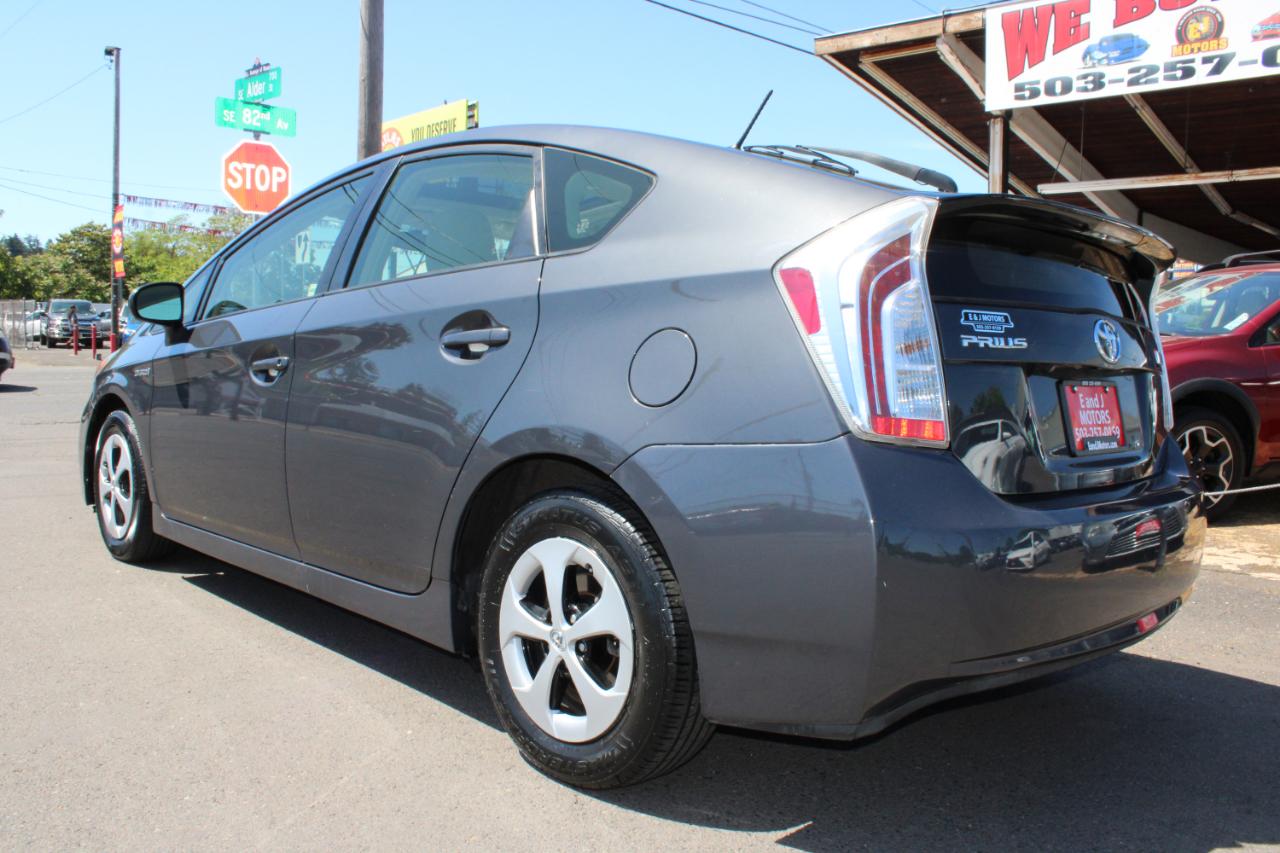 Toyota Prius 5dr HB Three (Natl) 2014