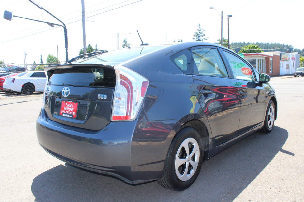 Toyota Prius 5dr HB Three (Natl) 2014