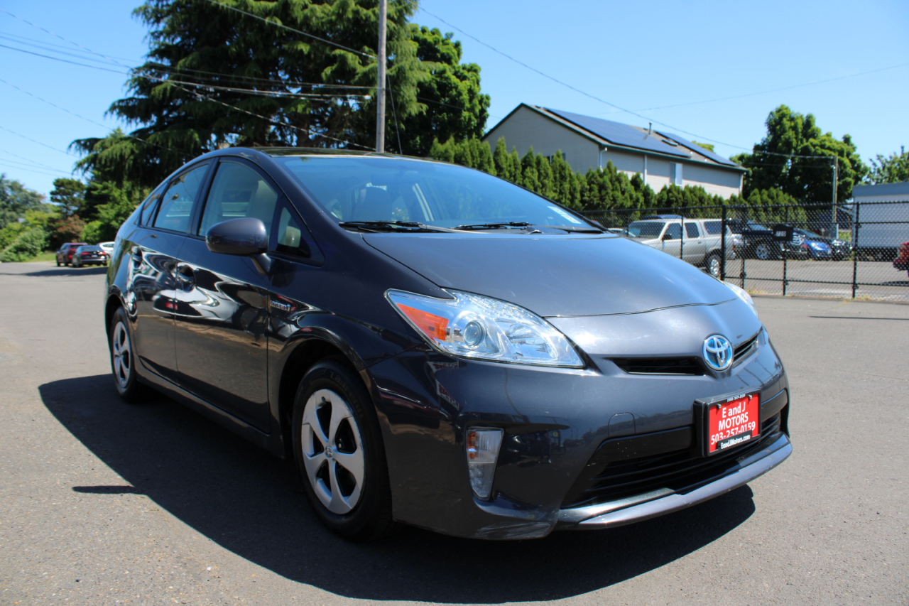 Toyota Prius 5dr HB Three (Natl) 2014