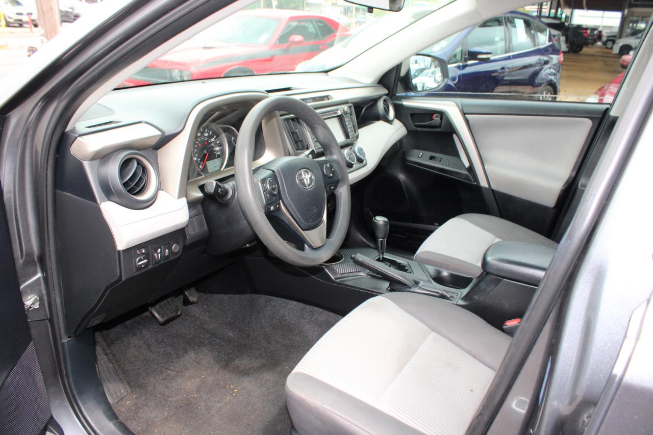 Toyota RAV4 FWD 4dr LE (Natl) 2015