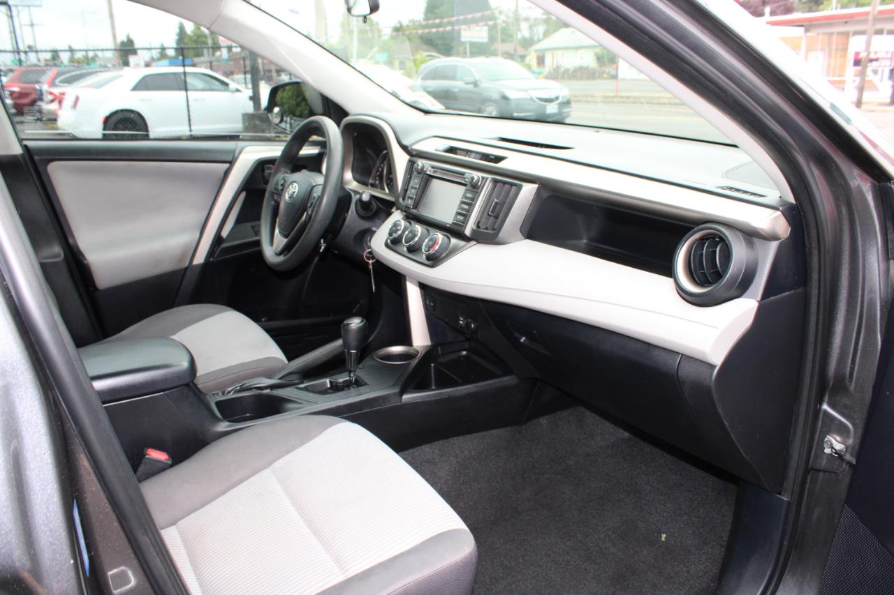 Toyota RAV4 FWD 4dr LE (Natl) 2015