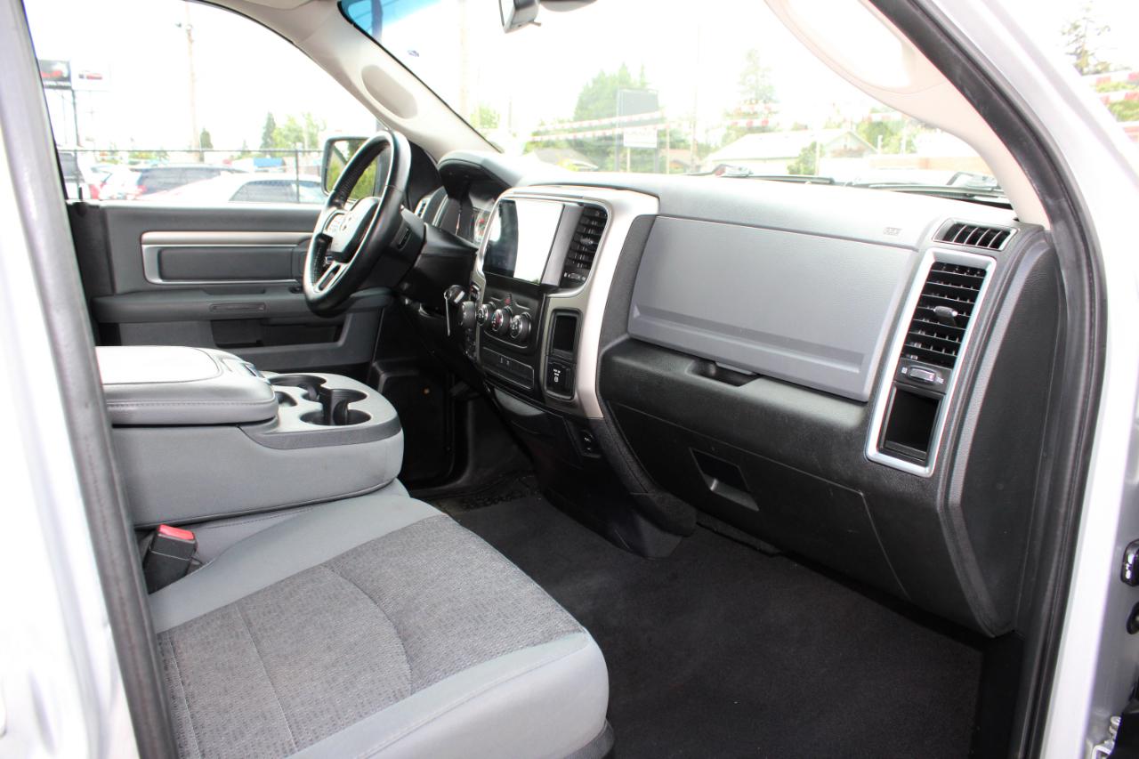 RAM 1500 4WD Quad Cab 140.5" Big Horn 2015