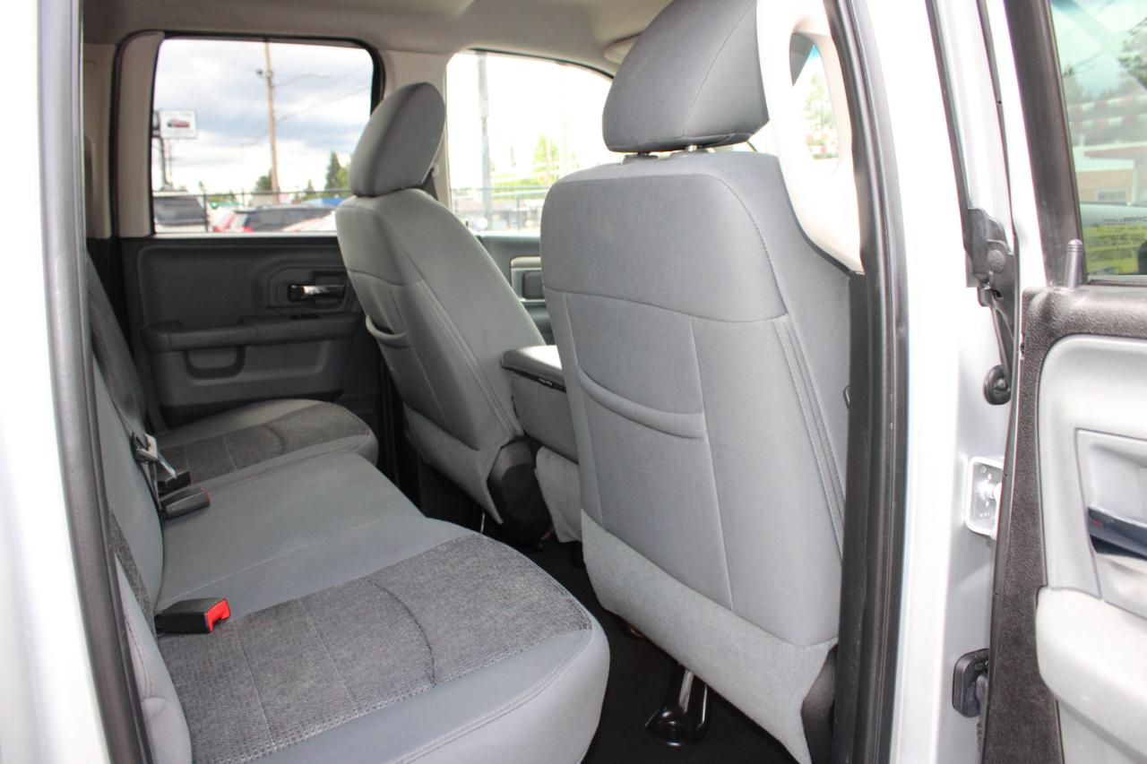 RAM 1500 4WD Quad Cab 140.5" Big Horn 2015