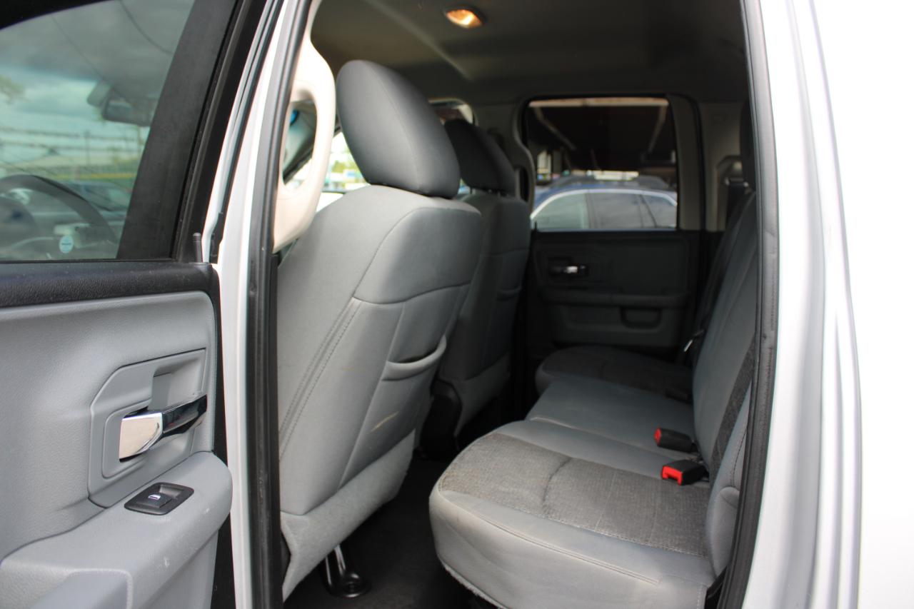 RAM 1500 4WD Quad Cab 140.5" Big Horn 2015