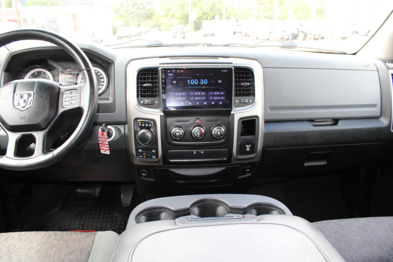 RAM 1500 4WD Quad Cab 140.5" Big Horn 2015