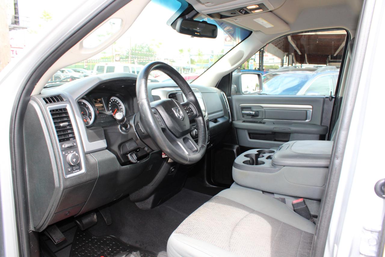 RAM 1500 4WD Quad Cab 140.5" Big Horn 2015