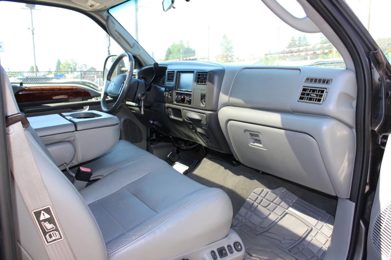 Ford Super Duty F-250 Crew Cab 156" Lariat 4WD 2003