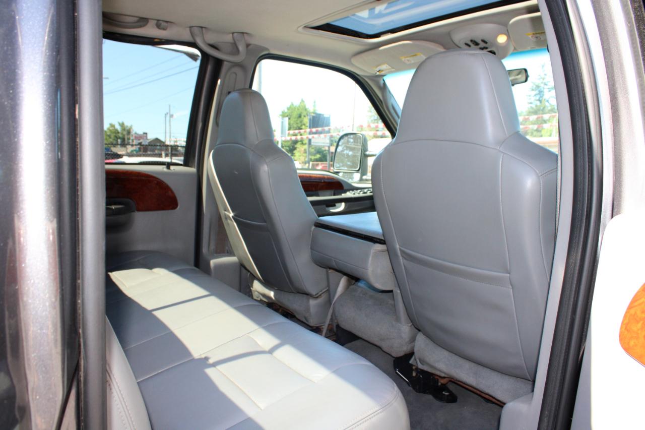 Ford Super Duty F-250 Crew Cab 156" Lariat 4WD 2003