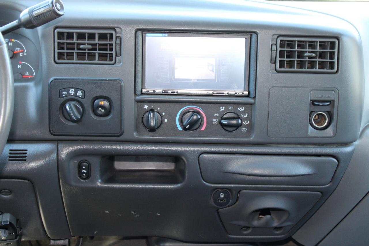 Ford Super Duty F-250 Crew Cab 156" Lariat 4WD 2003