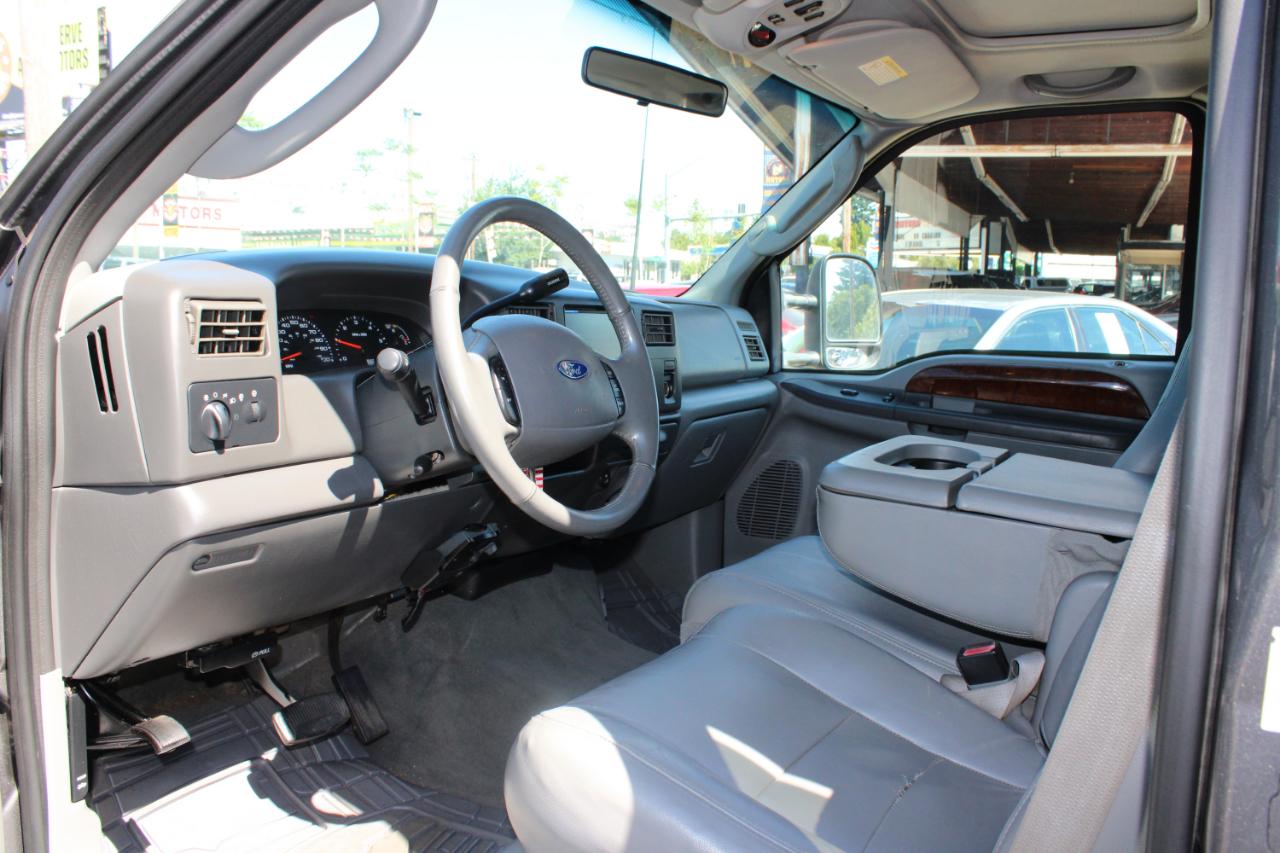 Ford Super Duty F-250 Crew Cab 156" Lariat 4WD 2003