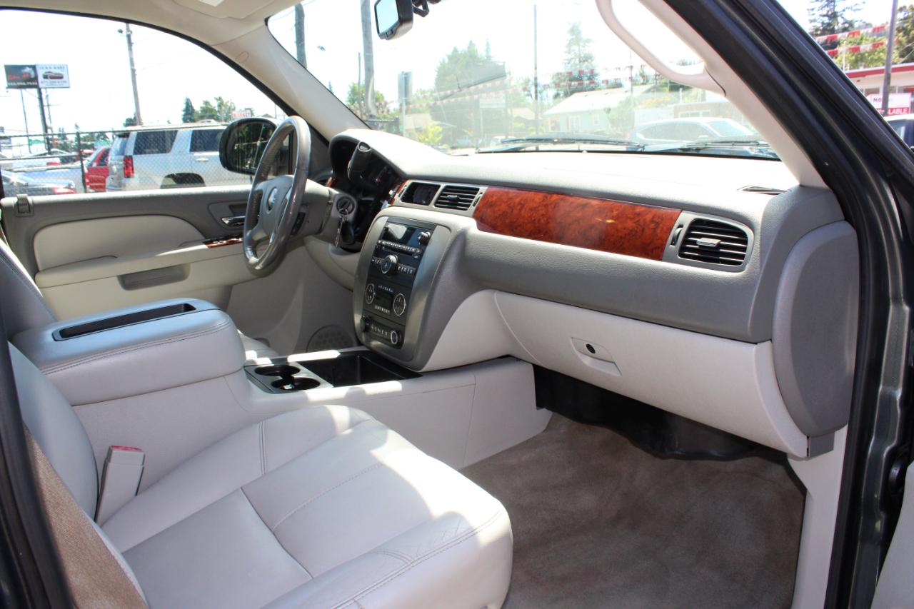 GMC Yukon XL 4WD 4dr 1500 SLT 2011