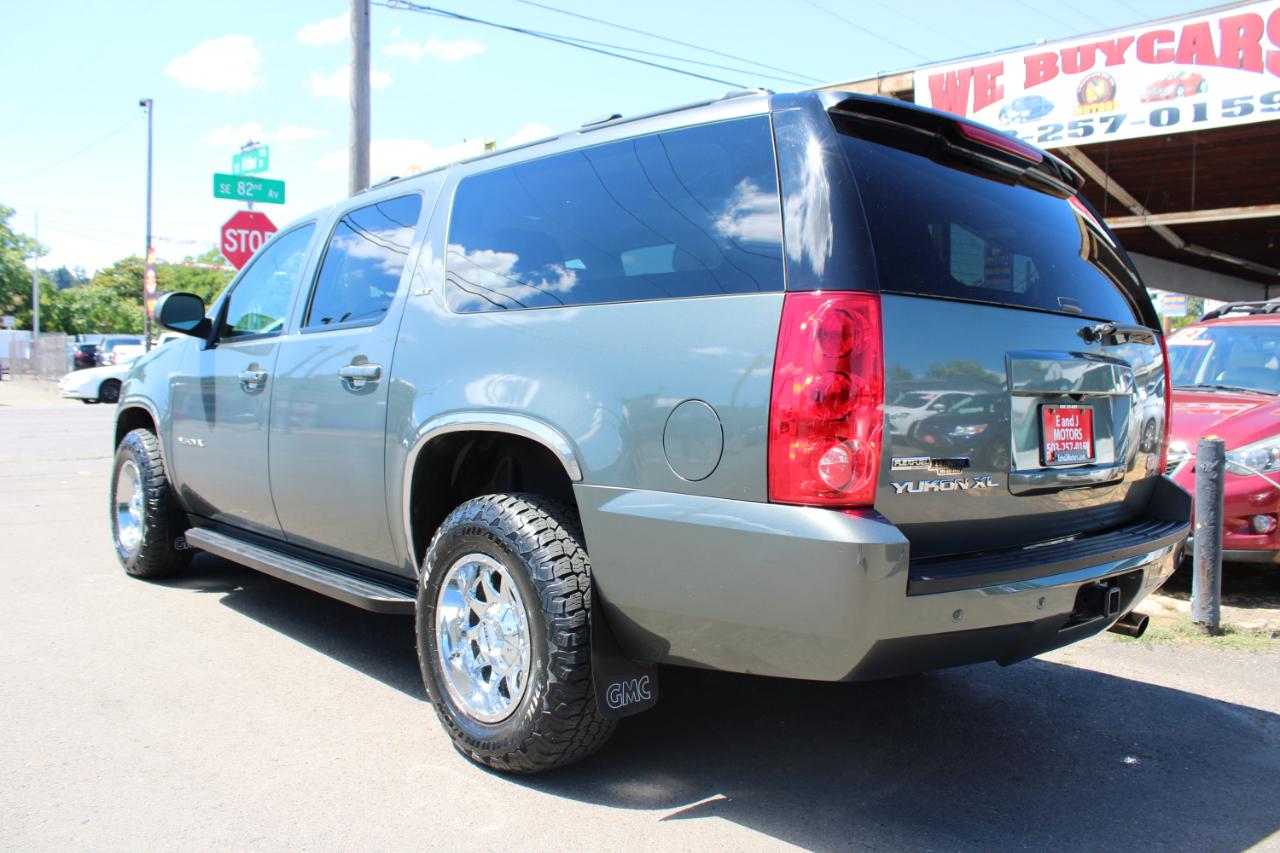 GMC Yukon XL 4WD 4dr 1500 SLT 2011