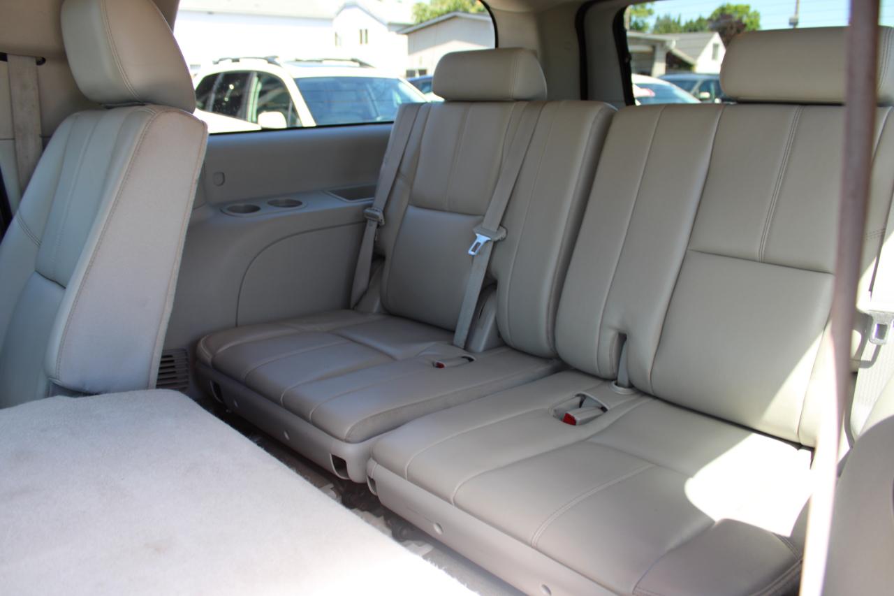 GMC Yukon XL 4WD 4dr 1500 SLT 2011