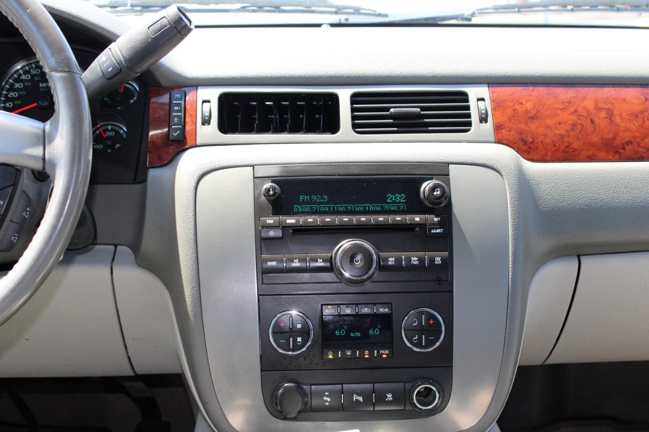 GMC Yukon XL 4WD 4dr 1500 SLT 2011