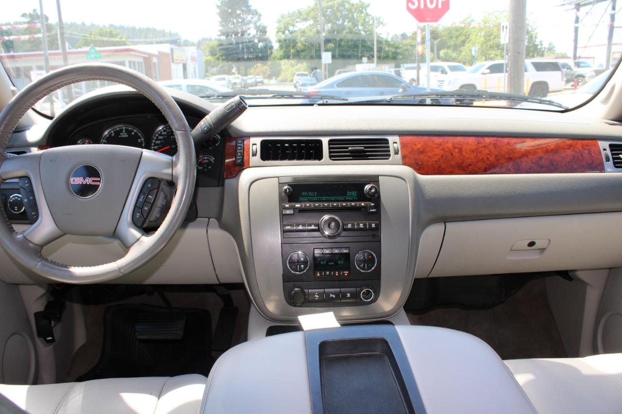 GMC Yukon XL 4WD 4dr 1500 SLT 2011