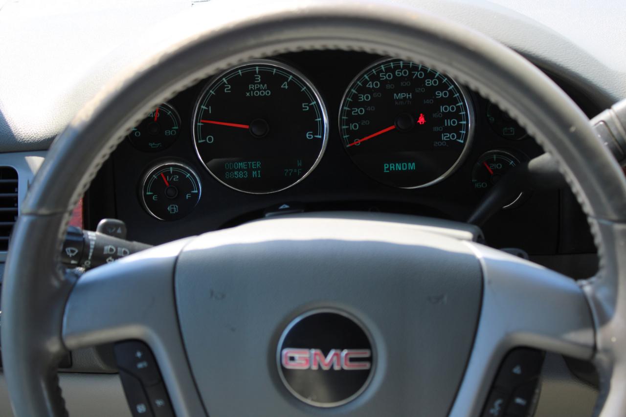 GMC Yukon XL 4WD 4dr 1500 SLT 2011