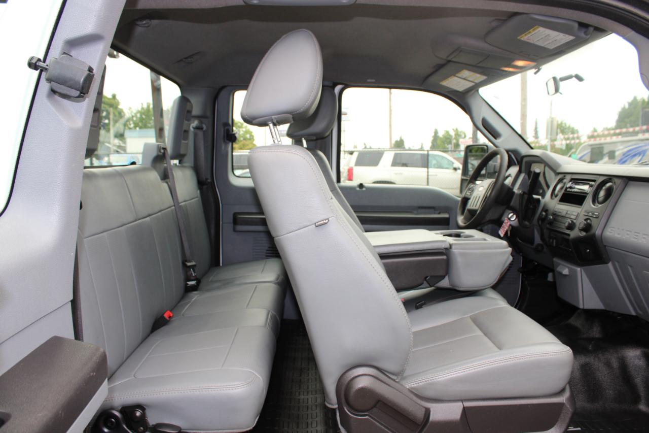 Ford F-350 Super Duty Chassis  2012