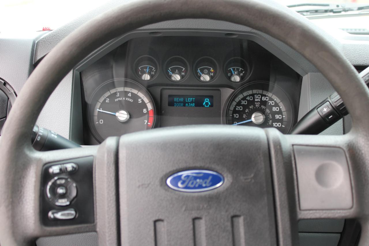 Ford F-350 Super Duty Chassis  2012