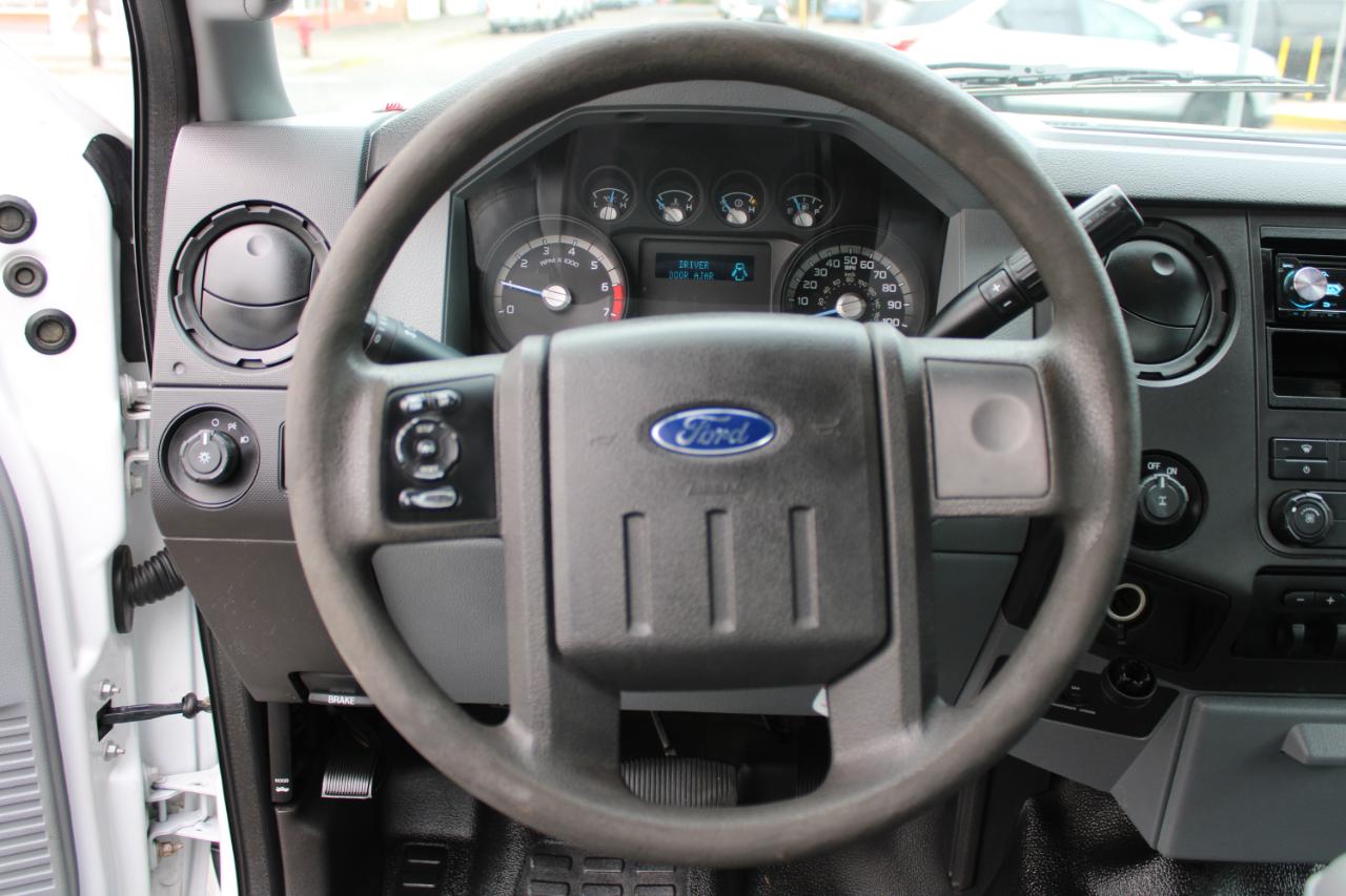 Ford F-350 Super Duty Chassis  2012