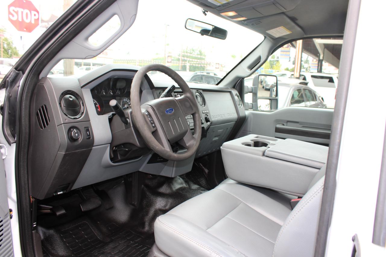 Ford F-350 Super Duty Chassis  2012
