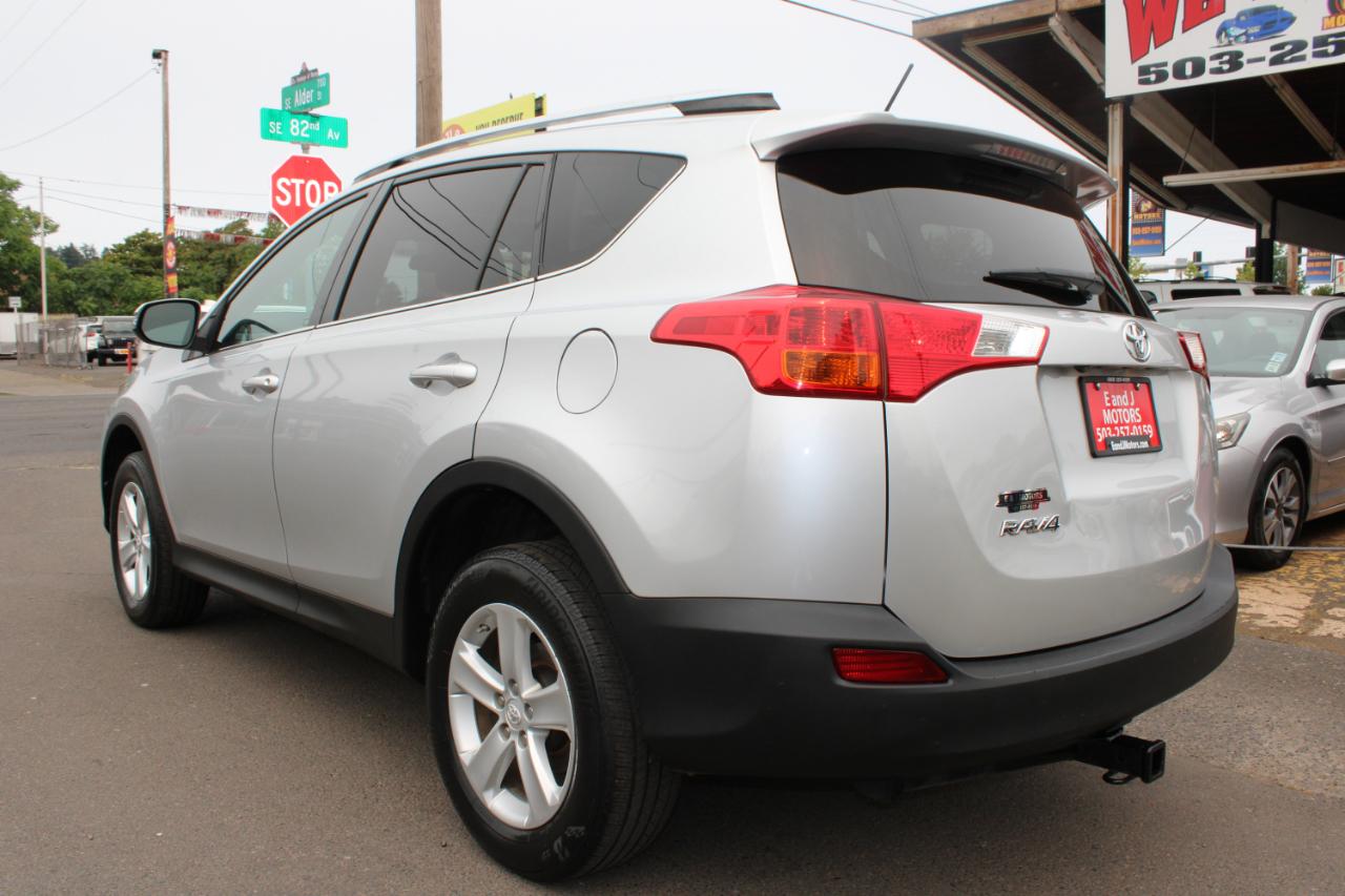Toyota RAV4 FWD 4dr XLE (Natl) 2013