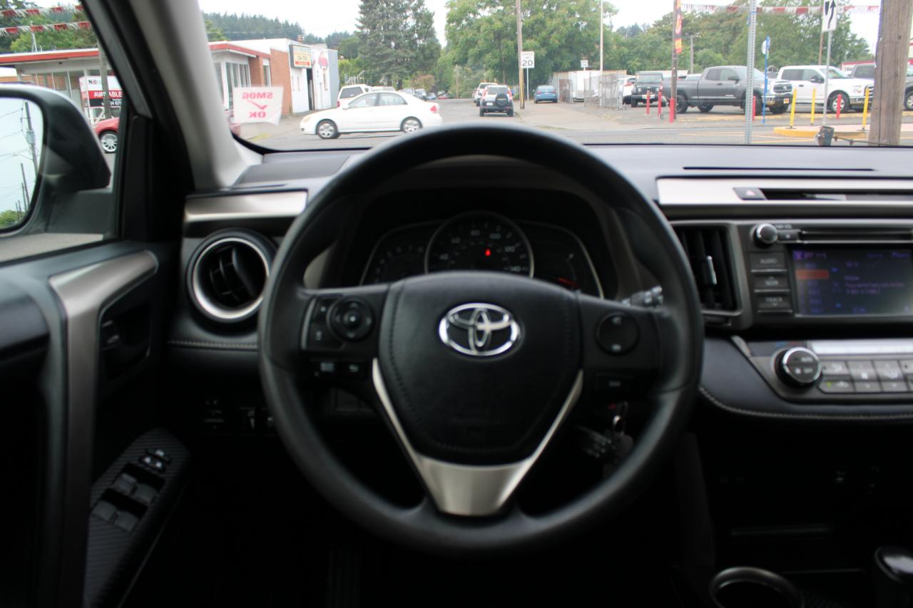 Toyota RAV4 FWD 4dr XLE (Natl) 2013