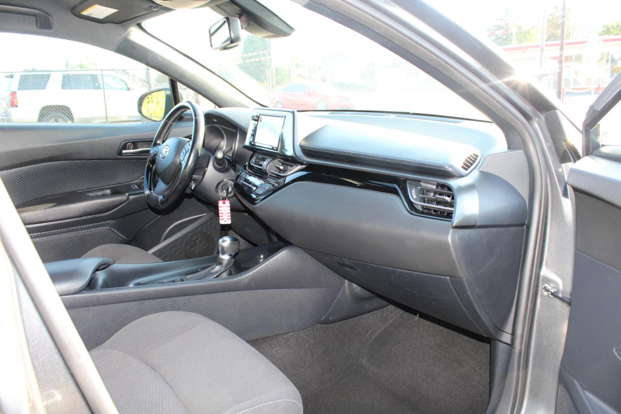 Toyota C-HR XLE FWD (Natl) 2018