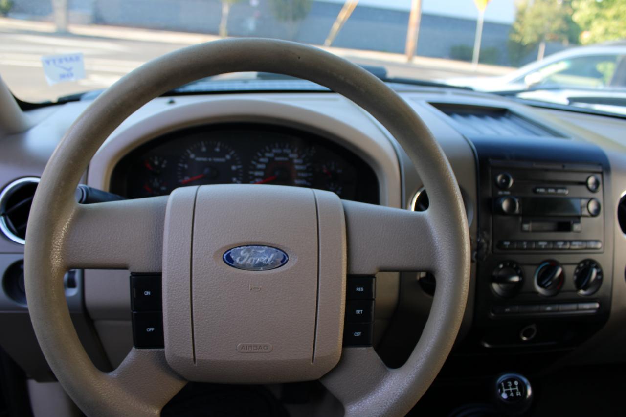 Ford F-150 Reg Cab 126" STX 2005