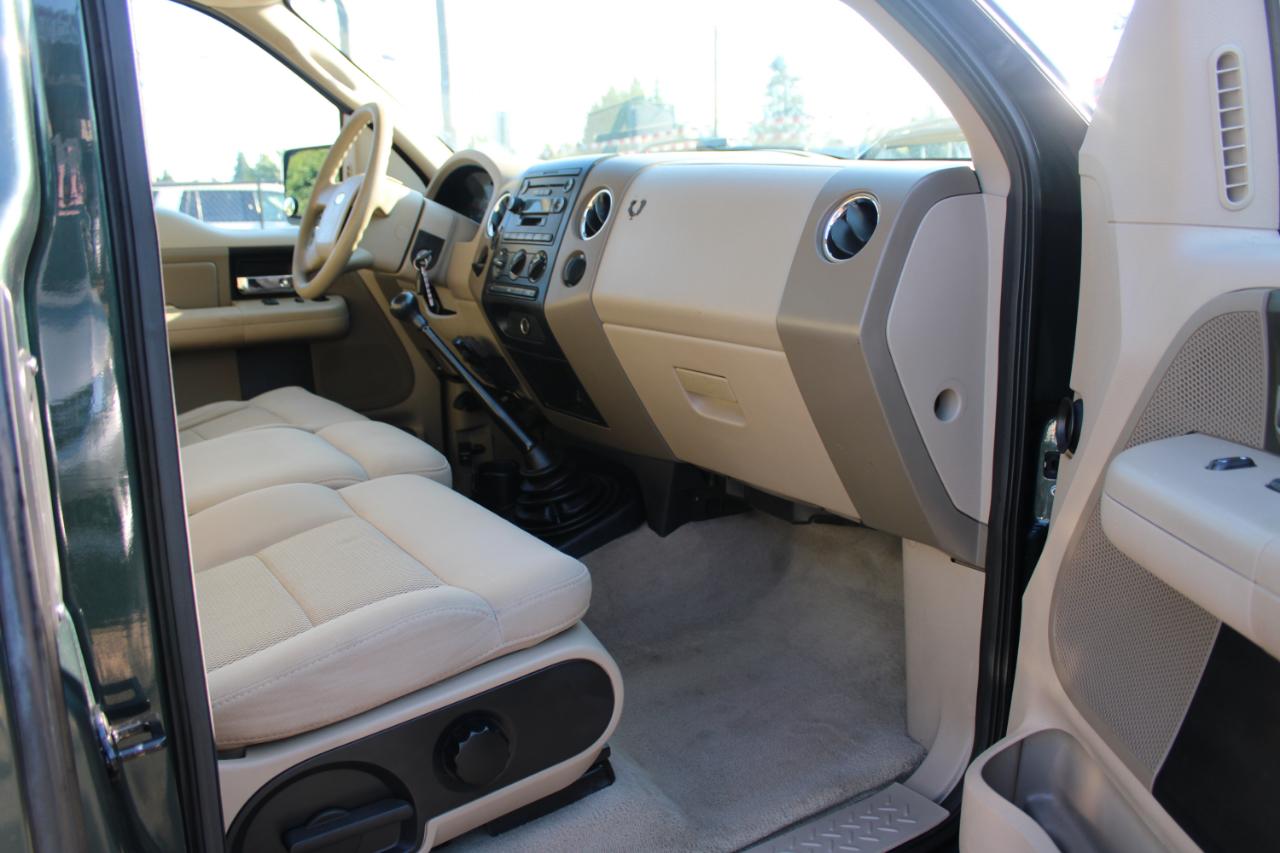 Ford F-150 Reg Cab 126" STX 2005