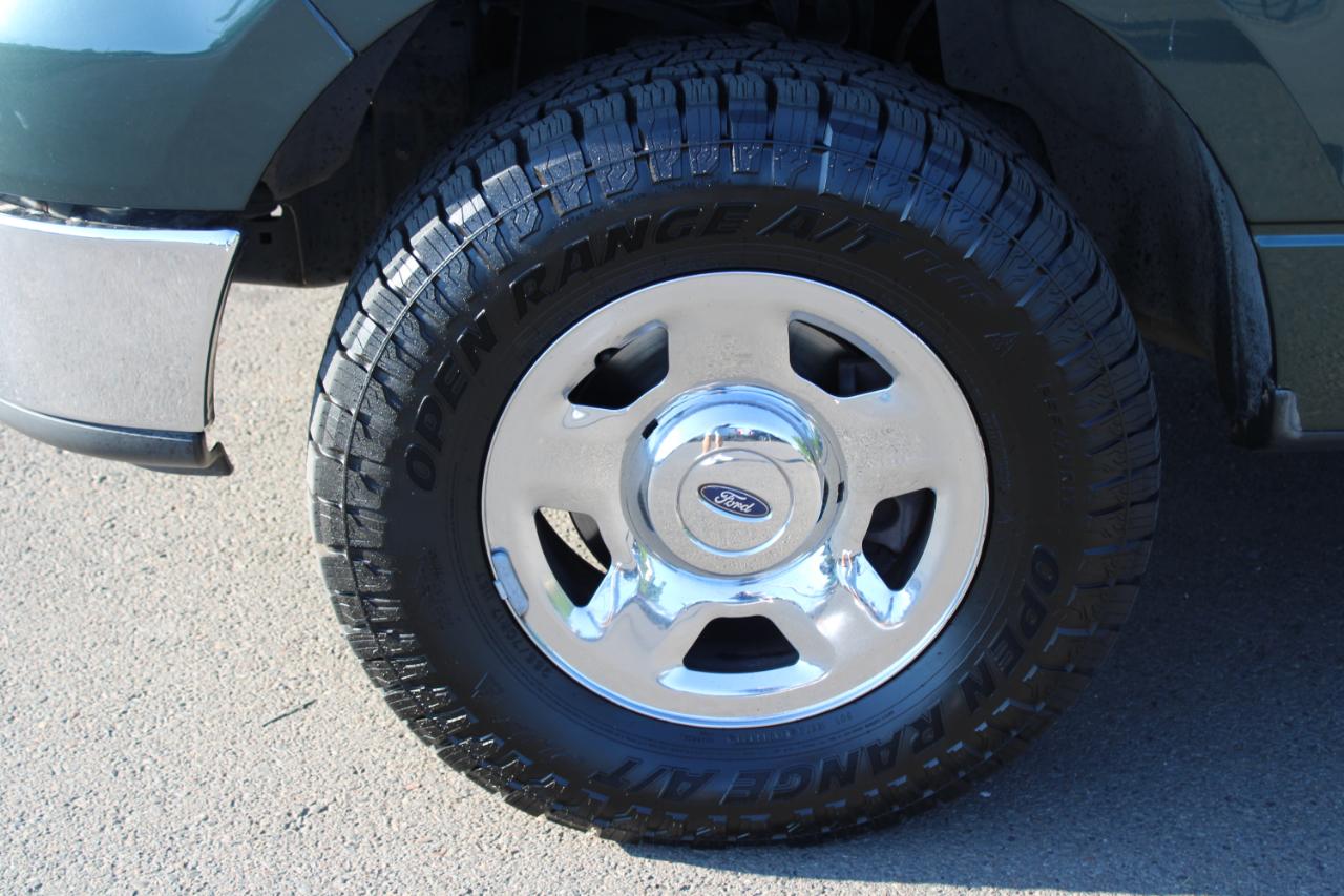 Ford F-150 Reg Cab 126" STX 2005
