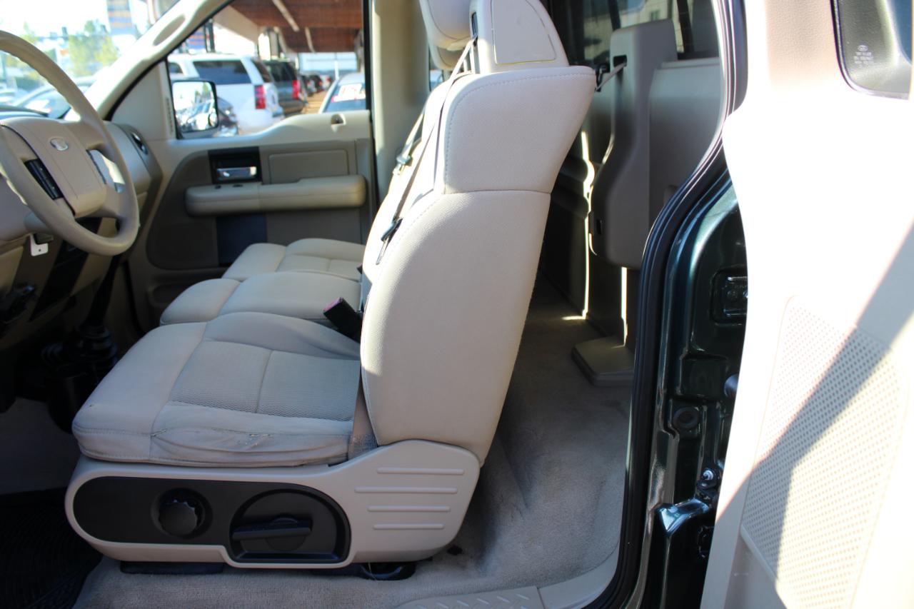 Ford F-150 Reg Cab 126" STX 2005